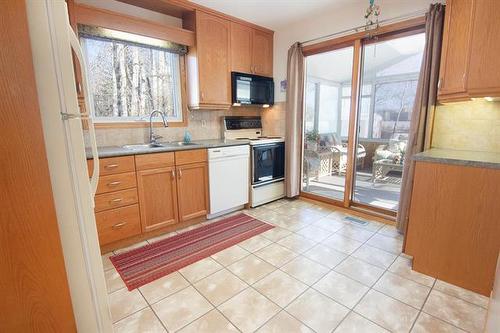 19 Dufferin Ave, Pinawa, MB 