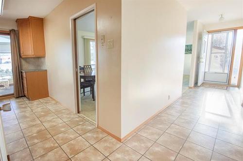 19 Dufferin Ave, Pinawa, MB 