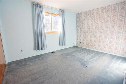 19 Dufferin Ave, Pinawa, MB 