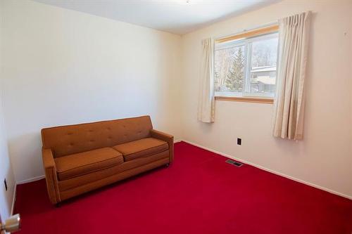 19 Dufferin Ave, Pinawa, MB 