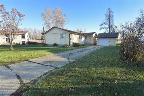 19 Dufferin Ave, Pinawa, MB 