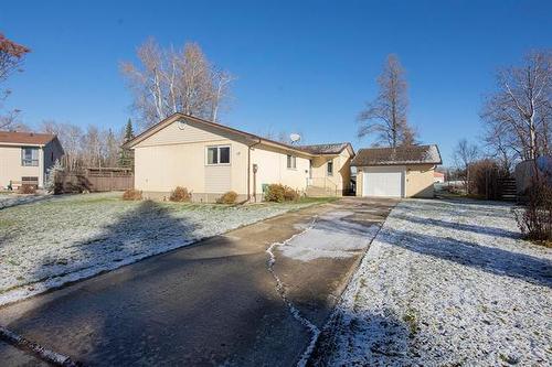 19 Dufferin Ave, Pinawa, MB 