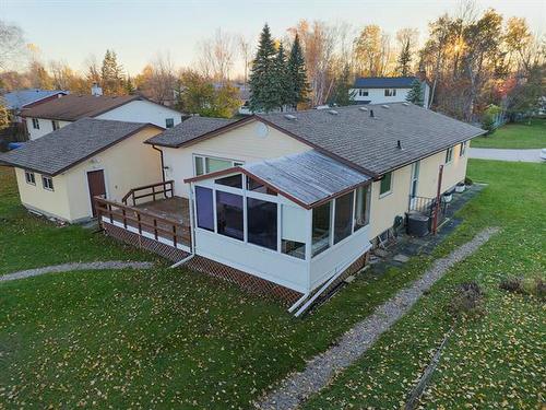 19 Dufferin Ave, Pinawa, MB 
