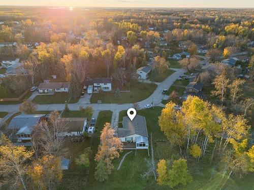 19 Dufferin Ave, Pinawa, MB 