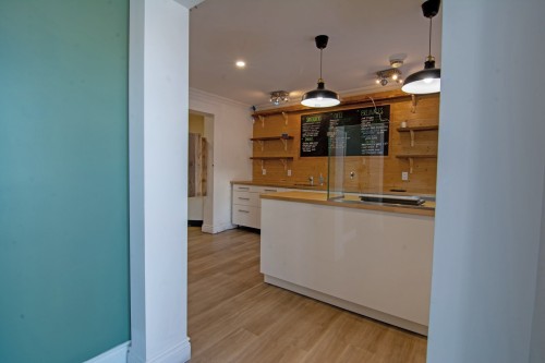 Commerce - 640 Rue Bernard-Pilon, Mcmasterville, QC - Indoor Photo Showing Kitchen