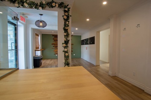 Commerce - 640 Rue Bernard-Pilon, Mcmasterville, QC - Indoor Photo Showing Other Room