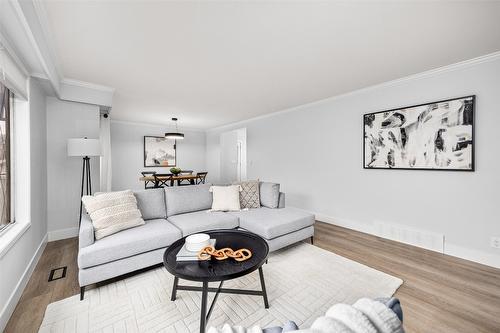 2757 Paula Road, West Kelowna, BC - Indoor Photo Showing Living Room