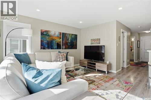 341 4000 Sandhill Crescent, Regina, SK - Indoor Photo Showing Living Room