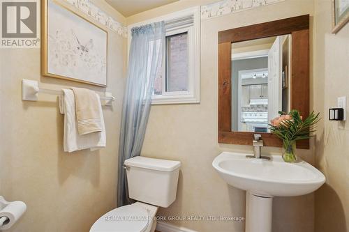 11 Snedden Avenue, Aurora, ON - Indoor Photo Showing Bathroom