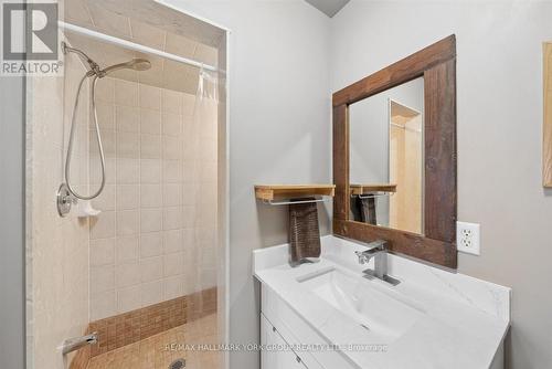 11 Snedden Avenue, Aurora, ON - Indoor Photo Showing Bathroom