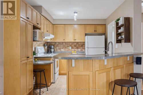 11 Snedden Avenue, Aurora, ON - Indoor Photo Showing Kitchen