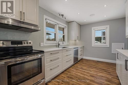 20 Shirley Street, Hamilton, ON - Indoor Photo Showing Kitchen