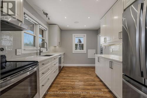 20 Shirley Street, Hamilton, ON - Indoor Photo Showing Kitchen With Upgraded Kitchen