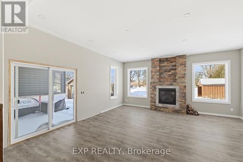 14 Athlone Road, Cambridge, ON - Indoor Photo Showing Living Room With Fireplace