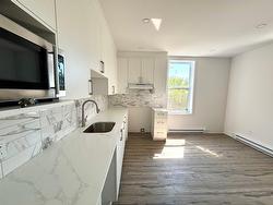 2142 Boul. Grand  Montréal (Côte-Des-Neiges/Notre-Dame-De-Grâce), QC H4B 2W8