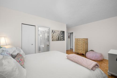 Primary bedroom - 201-4476 Rue Ste-Catherine O., Westmount, QC - Indoor Photo Showing Bedroom