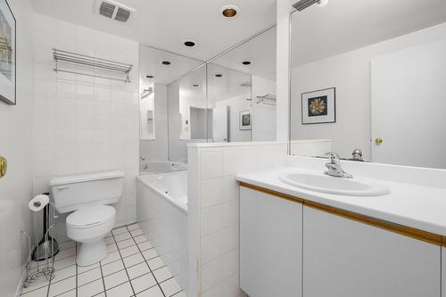 Bathroom - 201-4476 Rue Ste-Catherine O., Westmount, QC - Indoor Photo Showing Bathroom