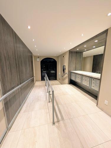 Exterior - 201-4476 Rue Ste-Catherine O., Westmount, QC - Indoor Photo Showing Other Room