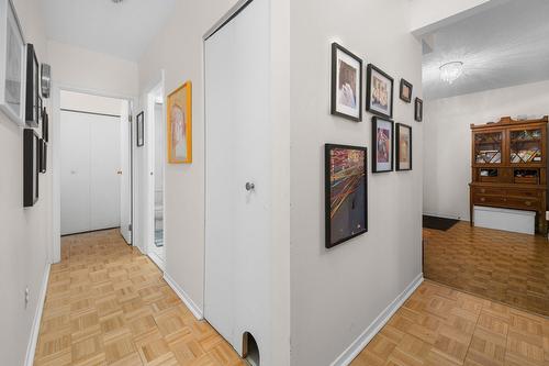 Hall - 201-4476 Rue Ste-Catherine O., Westmount, QC - Indoor Photo Showing Other Room