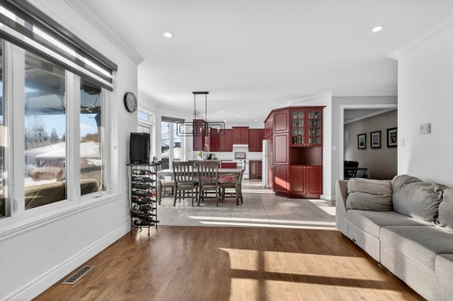 Cuisine - 107 Rue Thibert, Saint-Constant, QC - Indoor Photo Showing Living Room