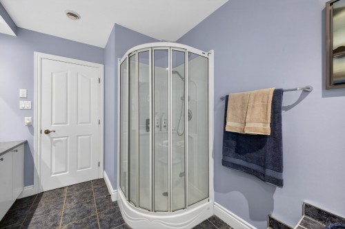 Salle de bains - 107 Rue Thibert, Saint-Constant, QC - Indoor