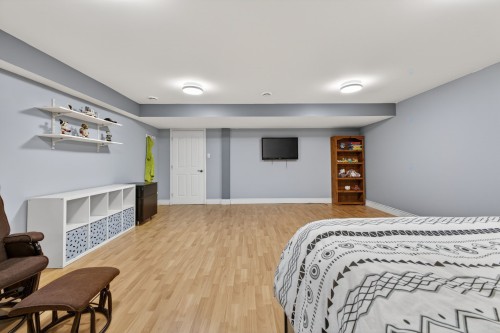 Chambre à coucher - 107 Rue Thibert, Saint-Constant, QC - Indoor Photo Showing Bedroom