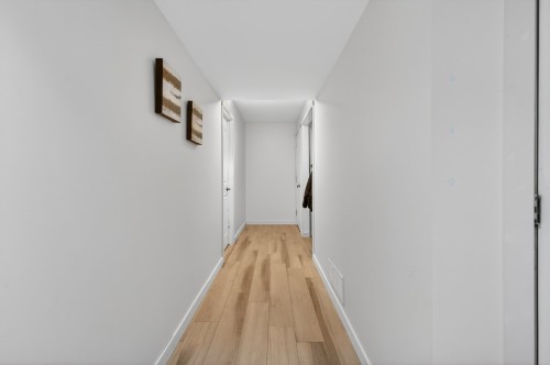 Corridor - 107 Rue Thibert, Saint-Constant, QC - Indoor Photo Showing Other Room