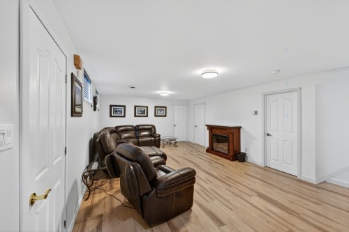 Salon - 107 Rue Thibert, Saint-Constant, QC - Indoor With Fireplace