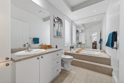 Salle de bains - 107 Rue Thibert, Saint-Constant, QC - Indoor Photo Showing Bathroom