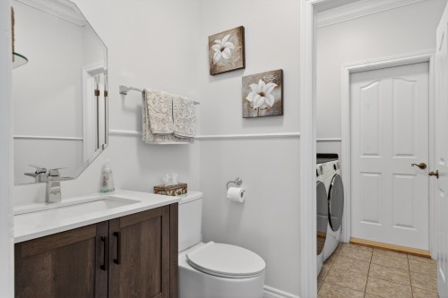 Salle d'eau - 107 Rue Thibert, Saint-Constant, QC - Indoor Photo Showing Bathroom