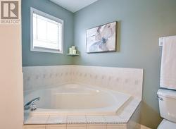 4 piece ensuite with separate shower & soaker tub! - 