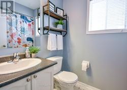 Main 4 piece bathroom - 