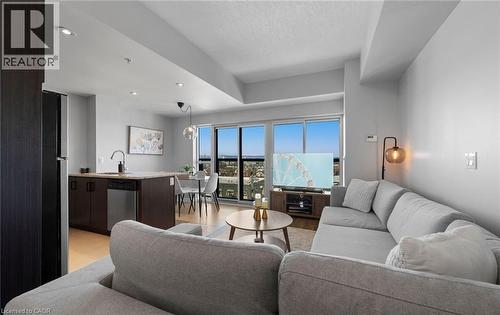 427 Aberdeen Avenue, Hamilton, ON - Indoor Photo Showing Living Room
