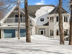 10 Braeloch Court  Lake Loon, NS B2W 6C8