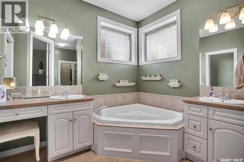 910 Roth Terrace, Rosthern, SK - Indoor Photo Showing Bathroom