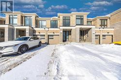 972 CROWSNEST HOLLOW AVENUE  Pickering, ON L1X 0P4