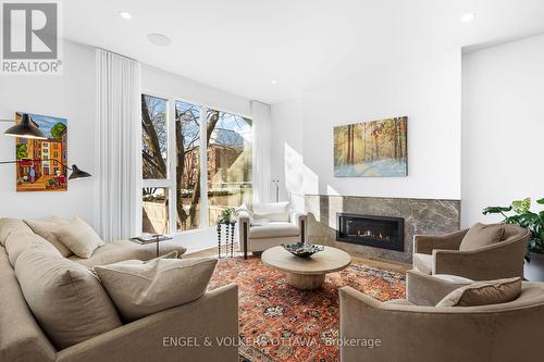 508 Roosevelt Avenue, Ottawa, ON - Indoor Photo Showing Living Room With Fireplace