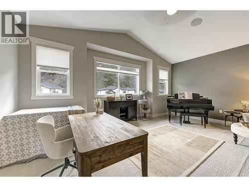 3082 Riesling Way, West Kelowna, BC - Indoor Photo Showing Living Room