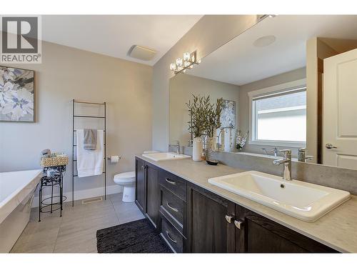 3082 Riesling Way, West Kelowna, BC - Indoor Photo Showing Bathroom