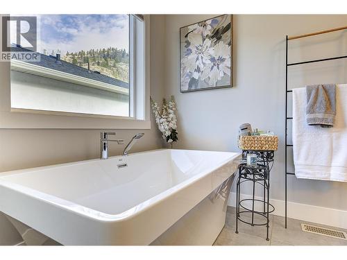 3082 Riesling Way, West Kelowna, BC - Indoor Photo Showing Bathroom