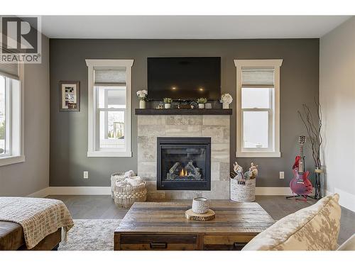 3082 Riesling Way, West Kelowna, BC - Indoor Photo Showing Living Room With Fireplace