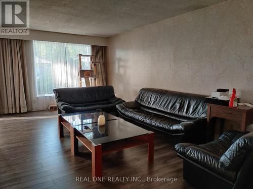 Upper - 9 Lisburn Crescent, Toronto, ON - Indoor Photo Showing Living Room