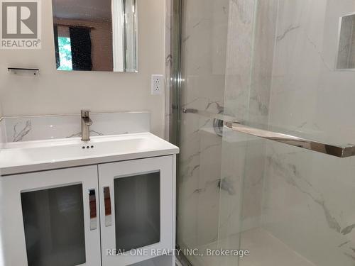 Upper - 9 Lisburn Crescent, Toronto, ON - Indoor Photo Showing Bathroom