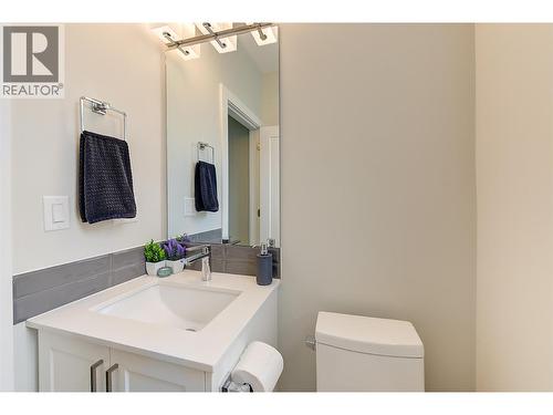 Main floor bathroom - 1164 Black Mountain Drive, Kelowna, BC - Indoor Photo Showing Bathroom