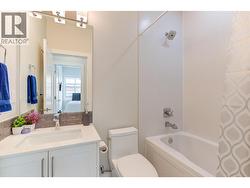 Second bathroom (upper floor) - 