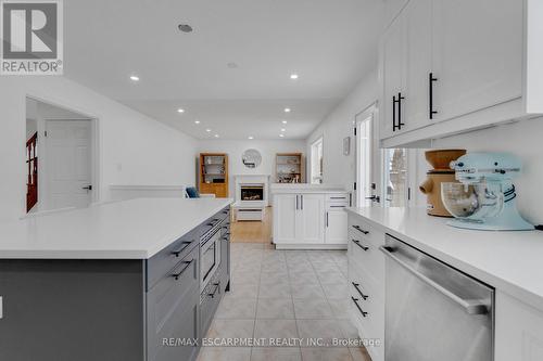 191 Hawkswood Trail, Hamilton, ON - Indoor Photo Showing Kitchen