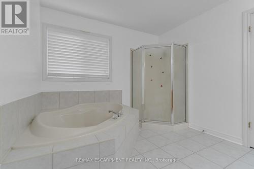 191 Hawkswood Trail, Hamilton, ON - Indoor Photo Showing Bathroom