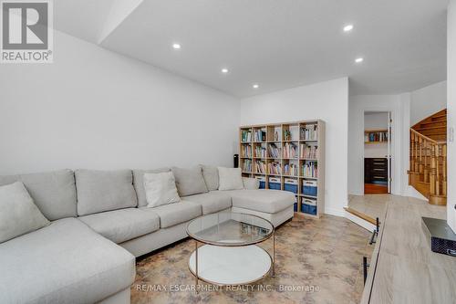 191 Hawkswood Trail, Hamilton, ON - Indoor Photo Showing Living Room