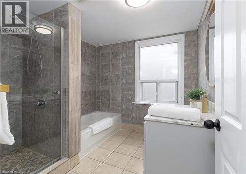 50 Stapleton Avenue, Hamilton, ON - Indoor Photo Showing Bathroom