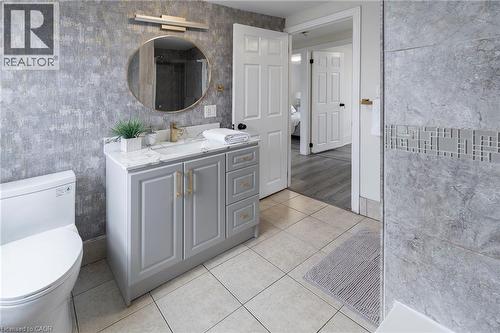50 Stapleton Avenue, Hamilton, ON - Indoor Photo Showing Bathroom
